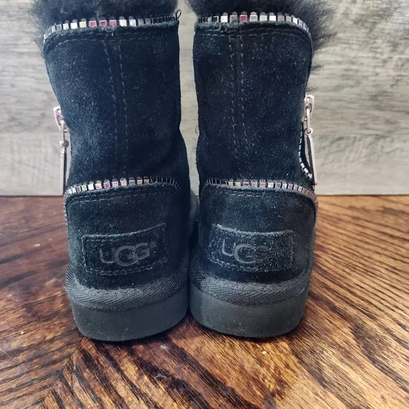 Toddler Size 6 Black Ugg Boots - Picture 2 of 7